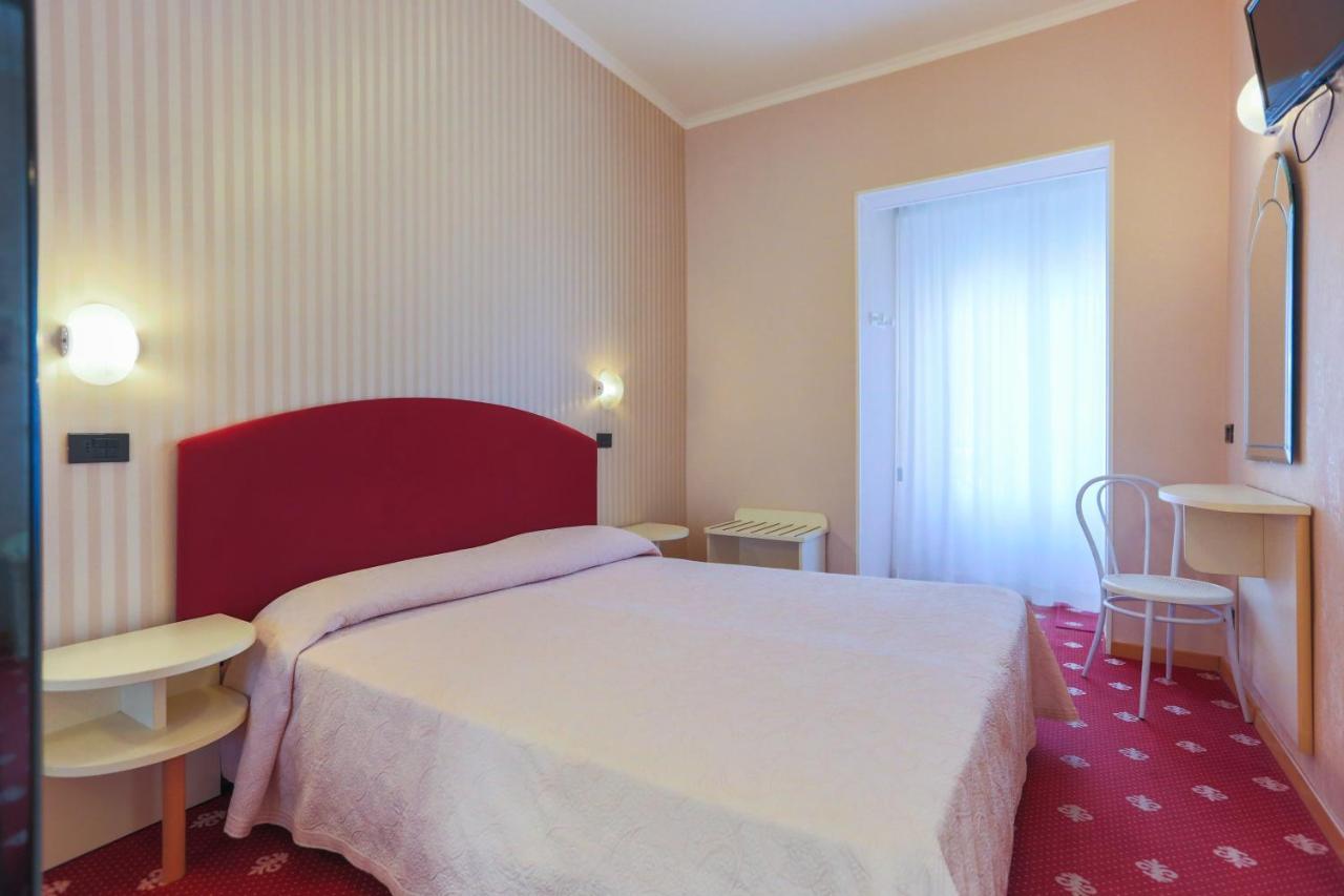 Hotel Souvenir Белариа-Игеа Марина Екстериор снимка